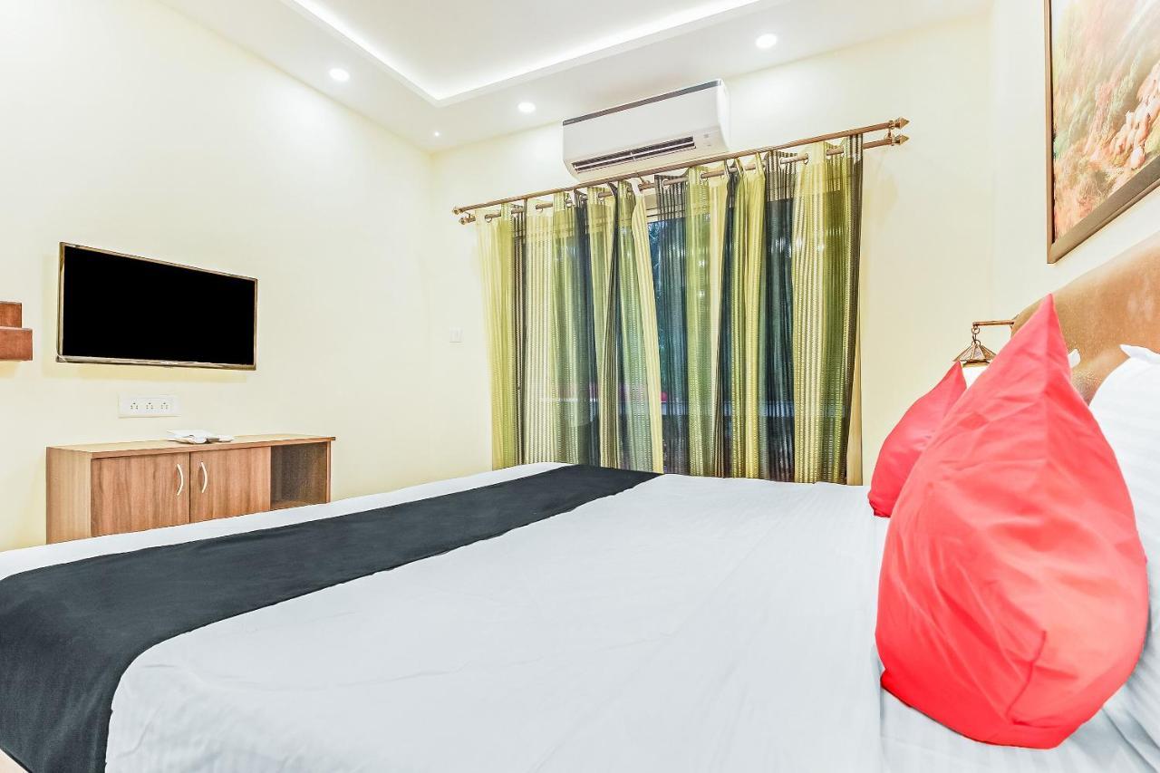 Capital O 64180 Adam'S Beach Resort Baga Bagian luar foto